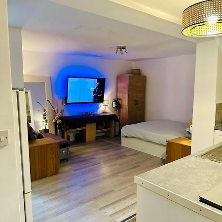 Stylish Studio Flat - Watford Junction - Harry Potter Exteriör bild
