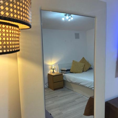Stylish Studio Flat - Watford Junction - Harry Potter Exteriör bild