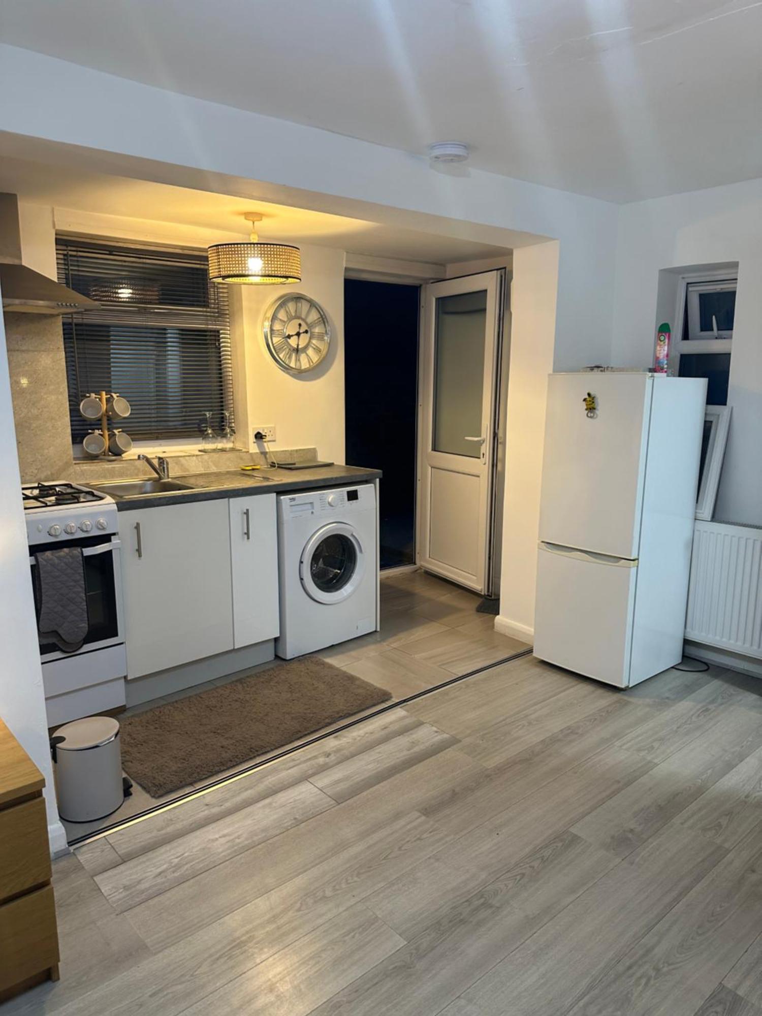 Stylish Studio Flat - Watford Junction - Harry Potter Exteriör bild